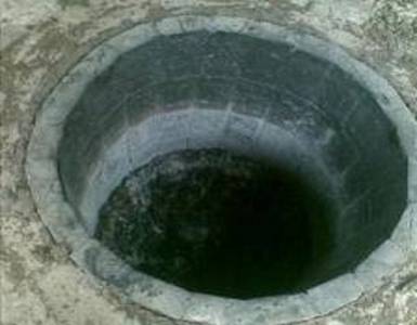 البلقاء: وفاة طفل اثر سقوطه في حفرة امتصاصية