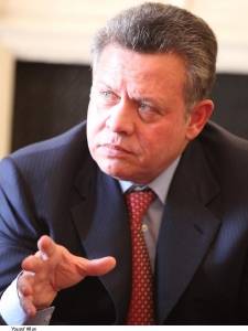 الملك: على المجتمع الدولي مساعدة المملكة في إغاثة اللاجئين السوريين