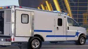 فيلم آكشن حقيقي على الدوار السابع للاستيلاء على سيارة جمع اموال .. واحد الجناة يصاب بعيار ناري برقبته