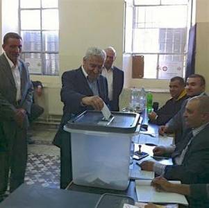 النسور يدلي بصوته في البلقاء