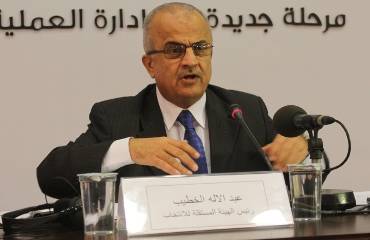 الخطيب يلتقي الصحفيين الساعة الثانية عشرة ظهراً