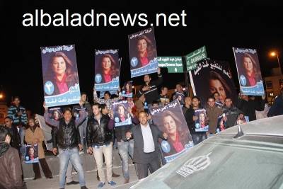 المئات يحتشدون بعد رسوب خولة العرموطي بعد اعلان فوزها على دوار عبدون