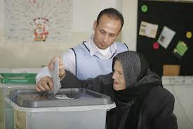خبير يروي مخالفات تسليم صناديق الإقتراع