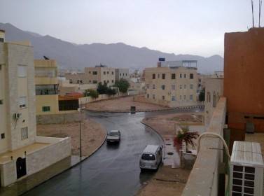 العقبة تشهد أمطارا غزيرة وسيولا قوية