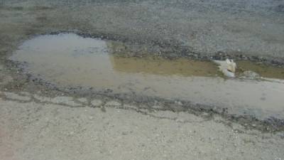 مواطنون يشكون التشققات والحفر المائية في شوارع اربد