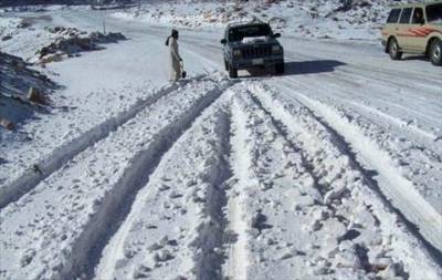 الثلوج تكسو الطفيلة ..