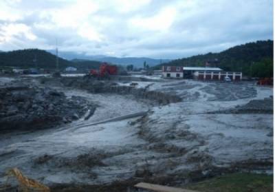 طريق البحر الميت العقبة مغلق و250 حالة انقاذ بسبب السيول