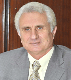 عويس : اختلالات في توزيع المعلمين والطلبة على بعض المدارس