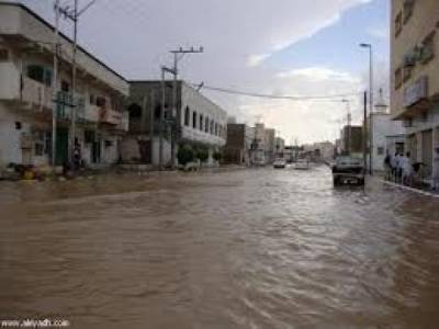 السيول تعزل منطقة الشامية بالعقبة