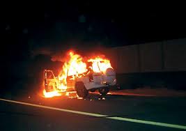 حرق مركبتين في الطفيلة