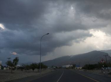 طقس غائم وماطر الأربعاء والخميس ولطيف الجمعة