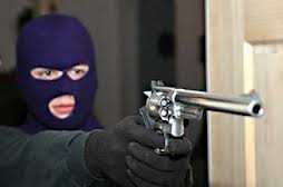 موظف في شركة يفتعل حادثة سلب مسلح لسرقة 25 الف دينار