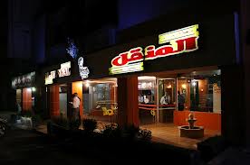 اغلاق مطعم المنقل الجاردنز .. قاذورات واوساخ ودجاج غير معد للاستهلاك الادمي !!