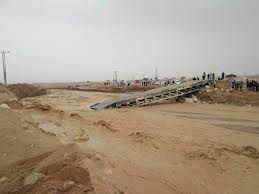 أمطار غزيرة في المحافظات والسيول تجرف جسرا حديديا