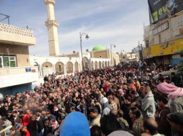 بمشاركة الاسلاميين .. مسيرات في عدد من المحافظات رافضة للأنتخابات وتدعو لتشكيل حكومة انقاذ وطني