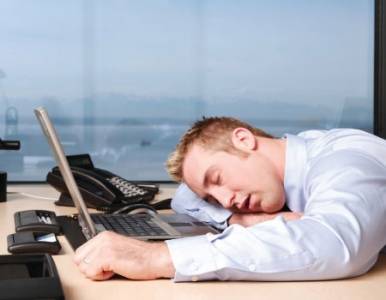 تقرير عالمي: 20 من العاملين في الأردن يضحون بالنوم من أجل العمل