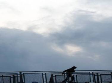 طقس بارد وتحذير من تدني مدى الرؤية الأفقية