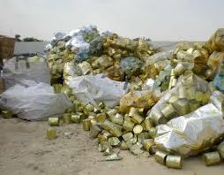 المنظمة العربية لحقوق الانسان تضبط كميات هائلة من المواد الغذائية الفاسدة ملقاه على جوانب الطرق في منطقة الحامدية