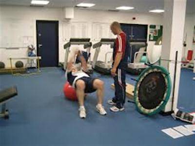 أطفال يتناولون دواء للسكري في ناد رياضي لتخفيف الوزن