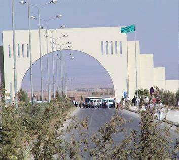 طالب سوري يقتحم بمركبته بوابة جامعة آل البيت ويدهس حارسا