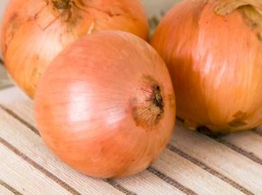 تعليق استيراد البصل الناشف اعتبارا من يوم غد