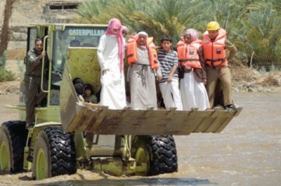 في السعودية.. عريس ستيني يستعين بـ شيول الدفاع المدني لنقله إلى منزل عروسه