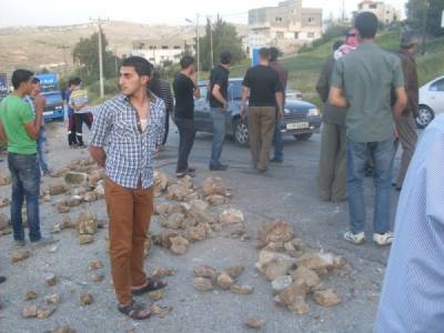 أعمال شغب على خلفية مقتل الضابط الجراح  صور