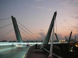 محاولة انتحار فتاة من على جسر عبدون