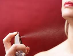 مراعاة لظروف الفقراء ..محلات تبيع العطر بـالرشةّ