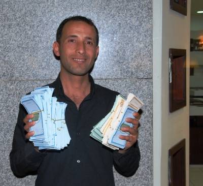 غرفة الربع مليون دينار لبنك القاهرة عمان تبتسم للرابح  الرحامنة  بـ 44 الف دينار