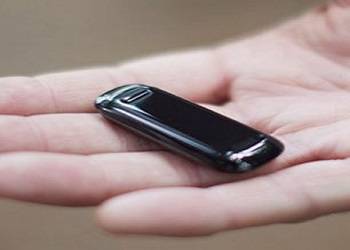 جهاز يغلق الثلاجة في وجهك عندما تأكل كثيراً