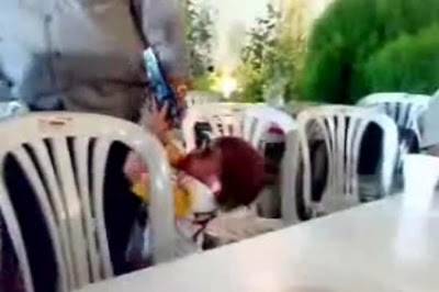 بالفيديو.. طفل يقتل والده في حفل زفاف بحلب