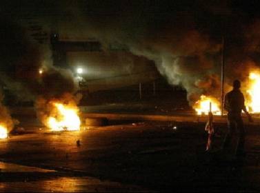 احتجاج الحويطات يأخذ منحنى خطير... نقاط إغلاق وتفتيش على هويات المارة