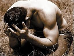 أربع نسوة يغتصبن جندياً بطريقة مروعة لخمسة أيام..