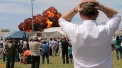 بالفيديو.. أثناء عرض جوي ..مشهد مروع لتحطم طائرة