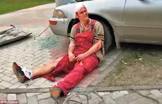 بالصور .. روسي يمثل أنه قتل في حادث سيارة ليطلب يد شريكة حياته