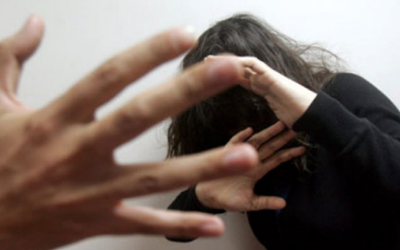 أردني يضرب زوجته في سوبر ماركت أمام المتواجدين بسبب دعمها لـالجيش الحر