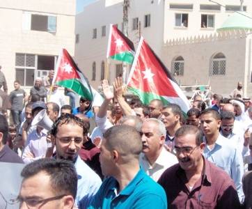 مسيرات غاضبة تندد بالاعتداء الاسرائيلي على سوريا وانتهاكات الأقصى وتطالب بالغاء معاهدة وادي عربة