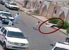 سيارة تُلقي فتاةً بقارعة الطريق بعد خطفها وقتلها في جدة