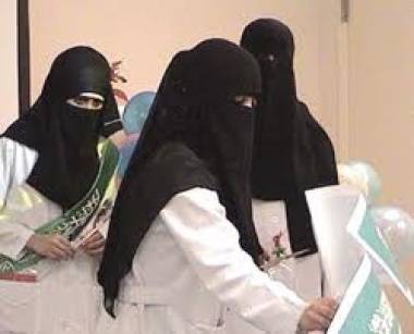 التحقيق مع 12 ممرضة سعودية رفضن الكشف عن عورات الرجال