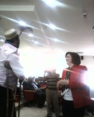 وزيرة التنمية الاجتماعية ريم ابو حسان تسلم الاسر العفيفة مفاتيح سكنها