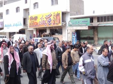 الطفيلة: مسيرة تندد باعتداء طاقم السفارة العراقية على أردنيين