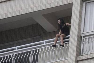 بالصور.. حاولت الإنتحار بسبب سيجارة.. والشرطة أنقذتها