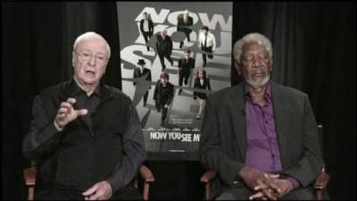 بالفيديو ...أشهر ممثل أمريكي ينام خلال مقابلة تلفزيونية وسط دهشة من الجميع