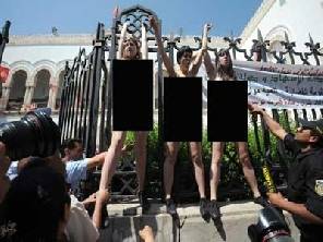 بالصور والفيديو شاهد :  النهود العارية تصل إلى تونس العاصمة واعتقال ثلاث ناشطات