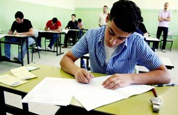 بالعبارات ... طلاب يحولون أوراق الاختبار الى مسرح لنهفاتهم ..