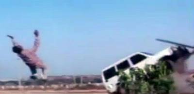 بالفيديو ... أخر صيحات  التحدي .. قلب السيارة بحبل!!