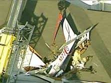 بالفيديو.. يستيقظ من النوم ليجد طائرة في شقته!