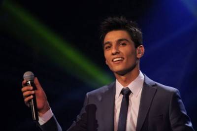 محمد عساف يعتذر من جمهوره علناً ويودّعهم