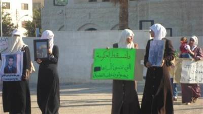 اهالي الاسرى يطالبون باسقاط الحكومه بعد اني اهملت قضية ابنائهم